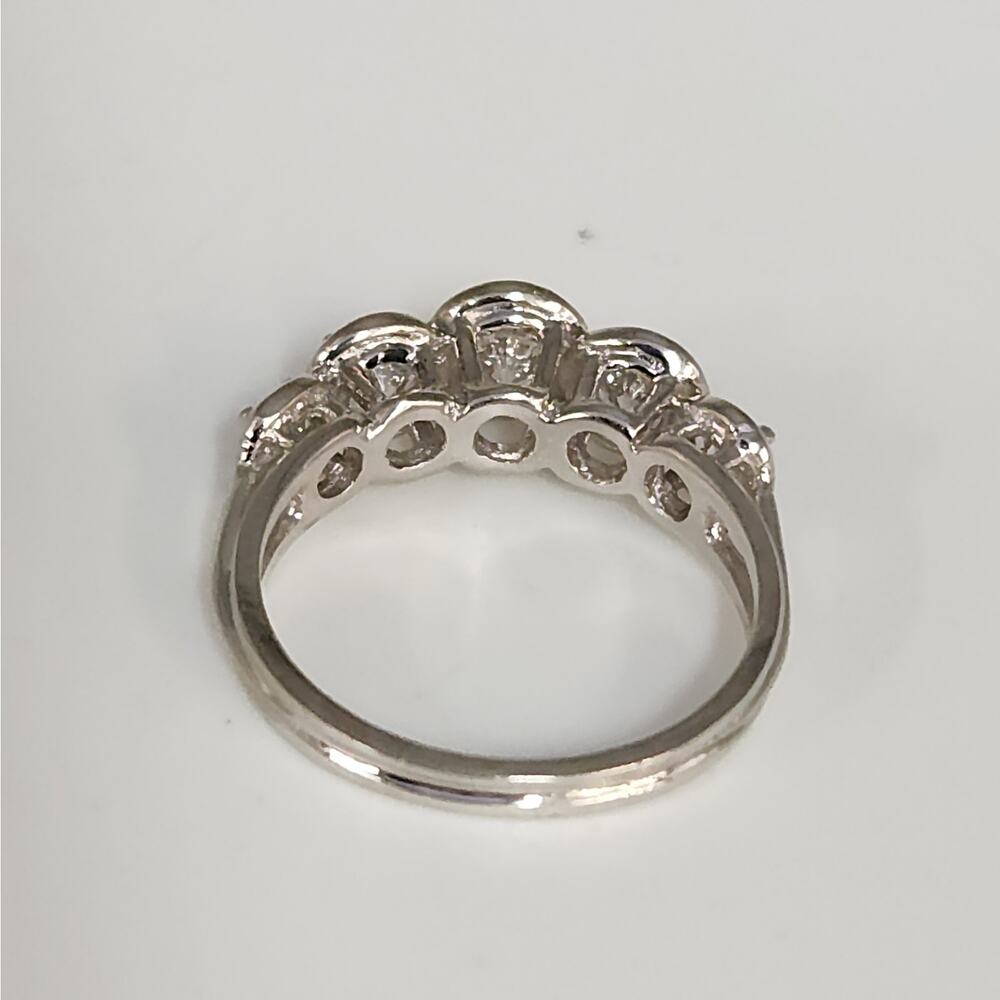 14k White Gold Diamond Five Stone Ring Size 6 - Picture 2 of 9
